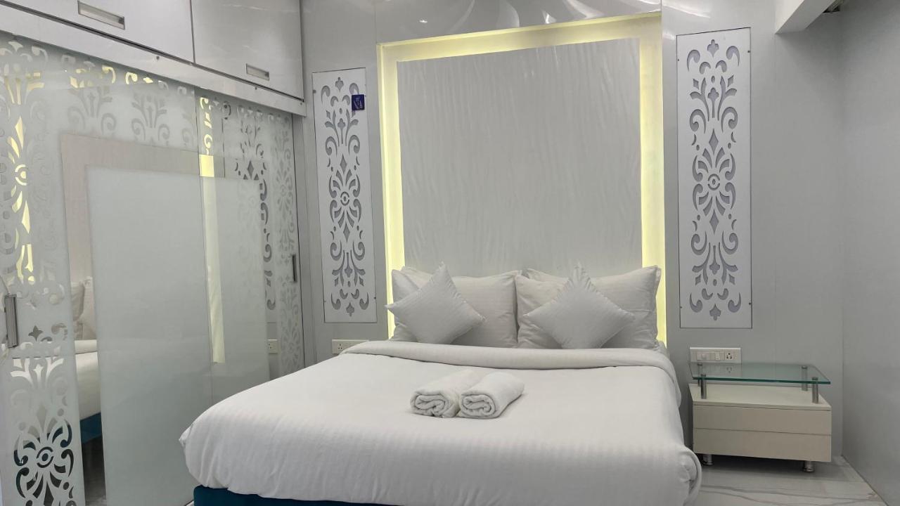 Apartment One Bedroom Apartment- Near Kokilaben Ambani Hospital, Andheri West